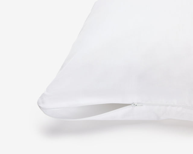 White hotel pillow protector with a zipper 